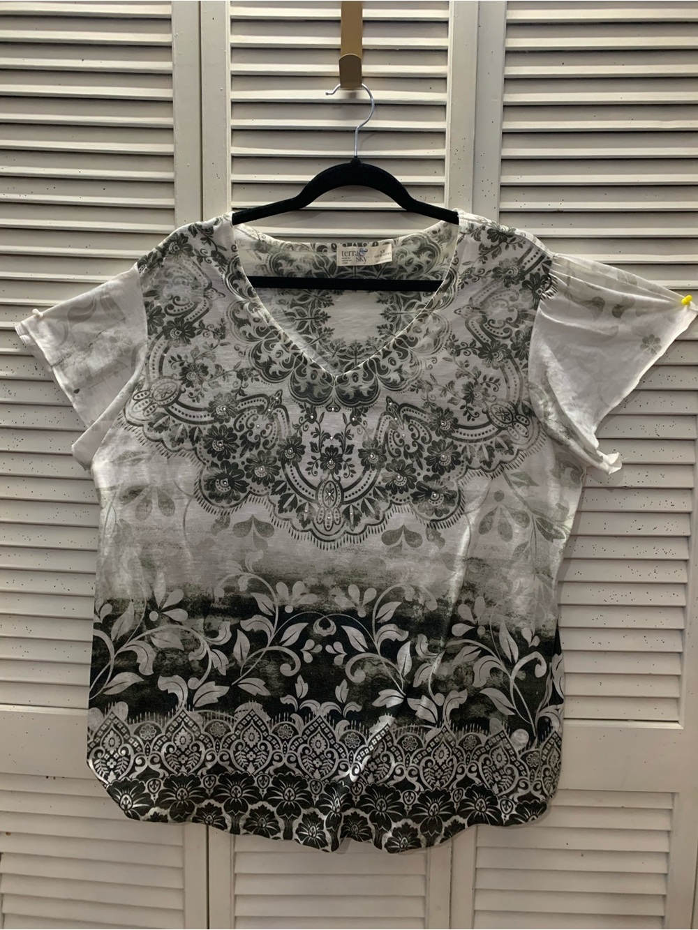 Terra & Sky Gray & White Studded V Neck T-shirt 1X